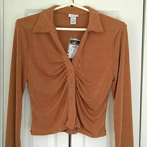 💕🌺 Beautiful Long Sleeved Crop Top NWT